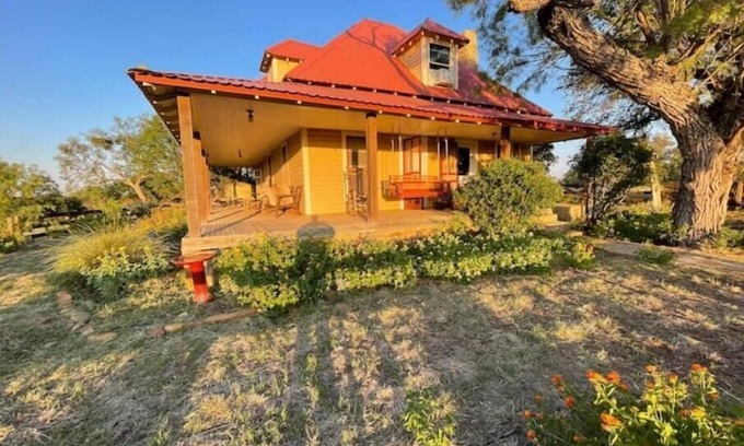 Mullin Otro | Historic Texas Ranch House
