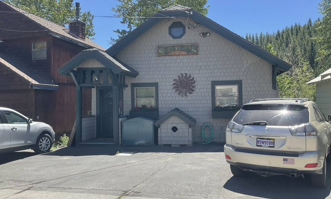 Downtown Casa | Truckee River Historic Home