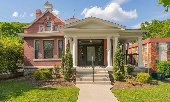 Hillsboro West End Casa | Historic Walk to Eats & Shops