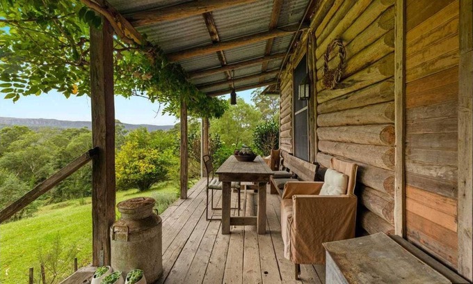 Barrengarry Cabina | Historical 150 year old Timber Cabin at Kangaroo Valley