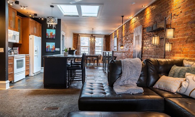 Medicine Hat Apartamento | Historical apartment close to downtown