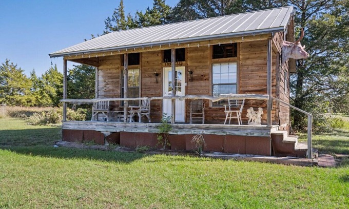 Warrenton Casa | Historical country cabin in Round Top!