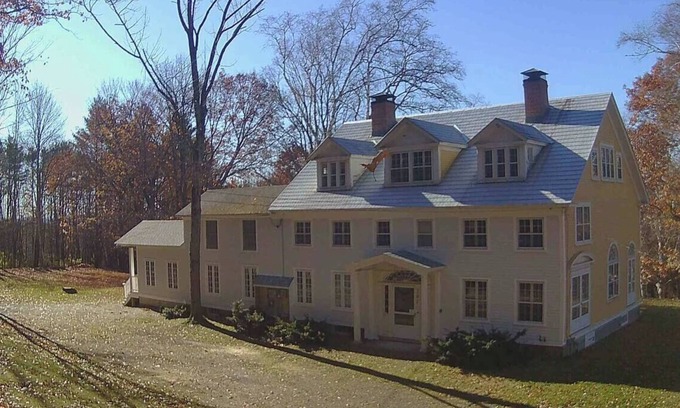 Lisbon Casa | Historical Country Retreat w/ Chef's Kitchen