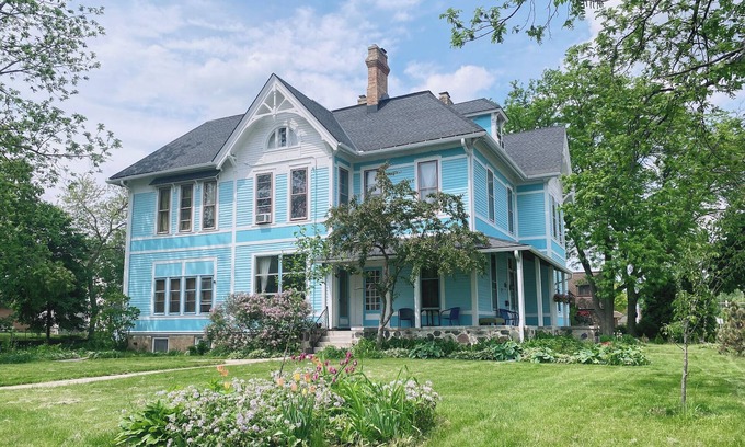 Wauwatosa Casa | Historical Governor Mansion