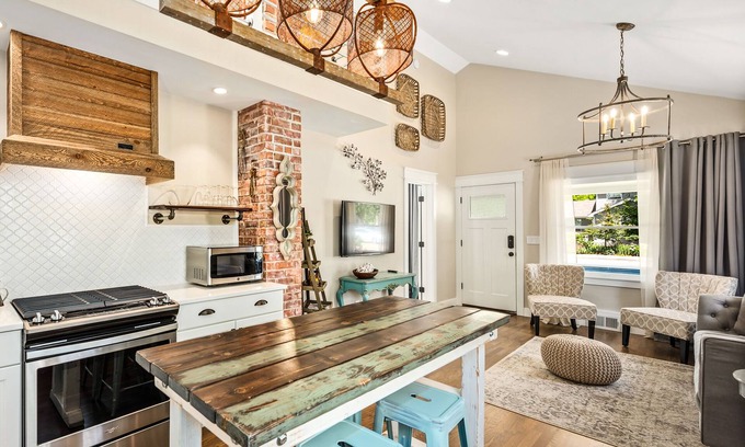 Louisville Casa | Historical Joey House, Sleeps 6 Walk to Restaurants