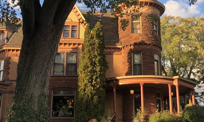 West Main HIll Casa | Historical Landmark yesteryear Queen Anne Victorian Castle