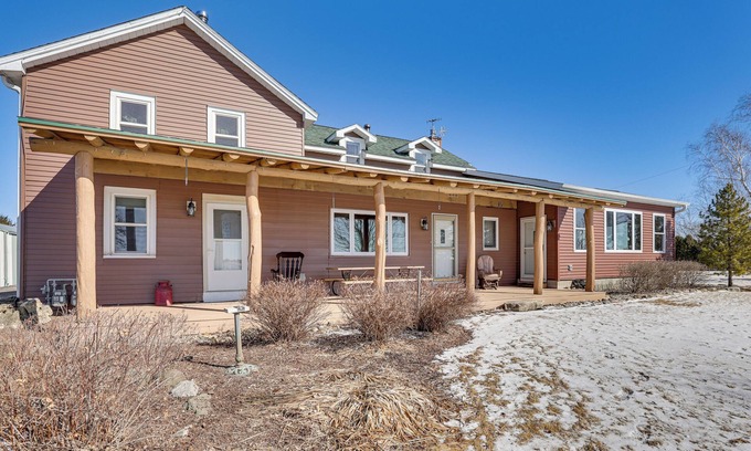 Rubicon Cabina | Historical Log Cabin on 80 Acres in Hartford!