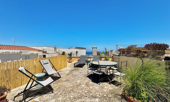 Otranto Historic Centre Apartamento | Casa histórica con terraza con vistas al mar en el corazón de Otranto