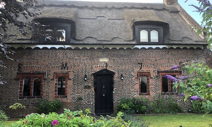 Salhouse Cabaña | Historical Thatched Cottage - Heart of the Norfolk Broads - Dog Friendly