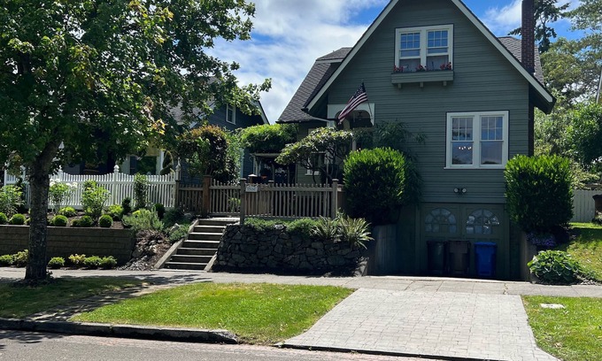 Hilltop Casa | Historical “Wedge District” Welcome to the N. End & Central Tacoma!
