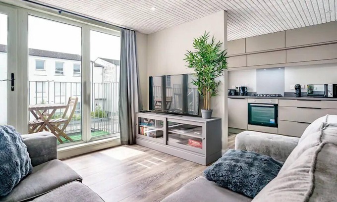 Belfast Apartamento | Historical West Belfast | 5 Mins to City Centre| Pass the Keys