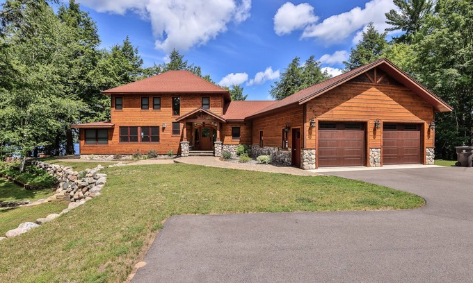 Mercer Casa | History-filled lakefront home with dock, fire pit, fireplace, & kayaks - dogs OK