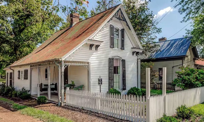Historic Downtown Franklin Casa | History Meets Luxury - Dreamy Sweeney Cottage
