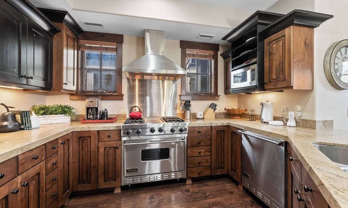 North Park City Chalet De Esquí | Hit the Slopes in 20 yards: Ultimate Ski-In/Out Park City Condo!
