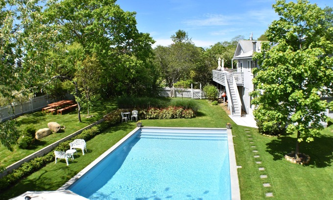 Montauk Casa | Entorno privado de Montauk; A pie de playa y ciudad; Gran piscina; Jacuzzi; Amigable para niños