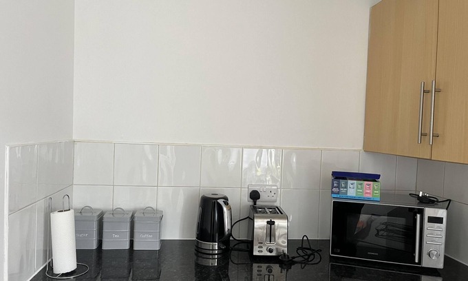 Kettering Casa | Hive Stays, Sleeps 3, Free Parking, Wifi, Smart Tv