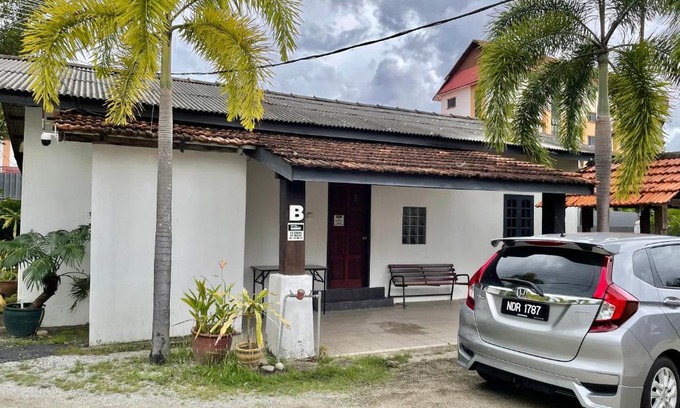 Batu Buruk Casa | Hj Hassan Guest House Bungalow B