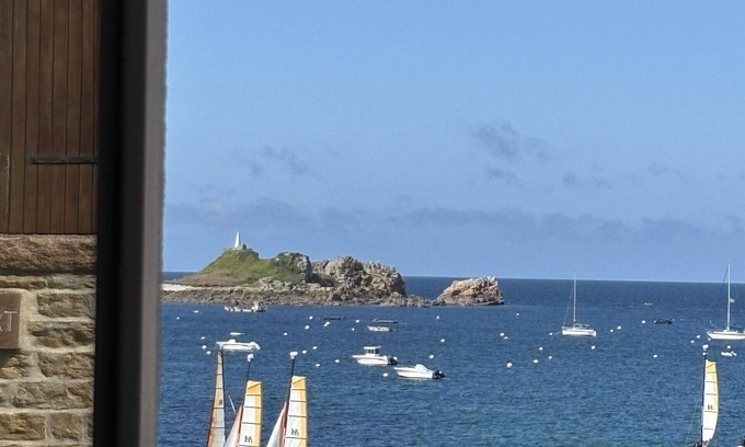 Penvenan Casa | hjem · Port Blanc A breathtaking setting facing th