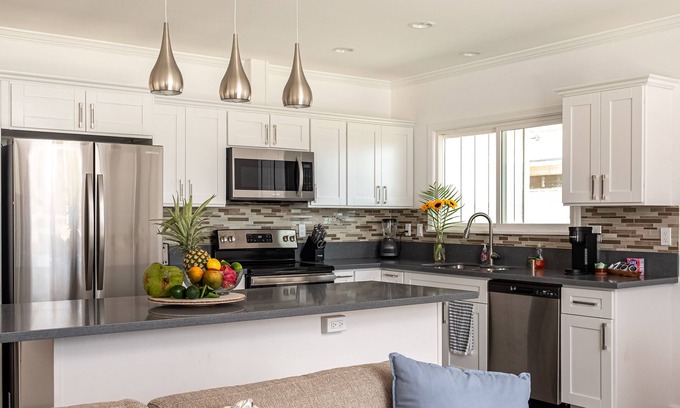 Nanakuli Casa | Ho'omaha Haven, Modern Remodel, 2 Kitchens, A/C