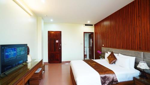 Nhat Tan Hotel | Ho Sen Xanh Hotel