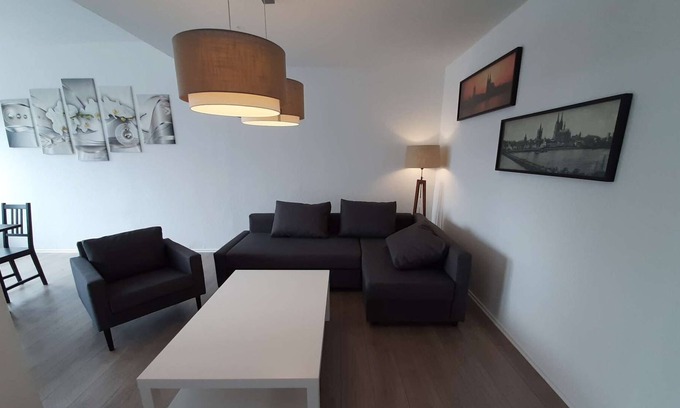Rommerskirchen Apartamento | HÖ01 large apartment with dryer and washing machine