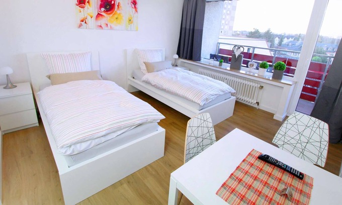Sankt Augustin Apartamento | HÖ01 large apartment with dryer and washing machine