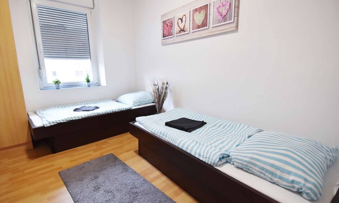Mechernich Apartamento | HÖ01 large apartment with dryer and washing machine