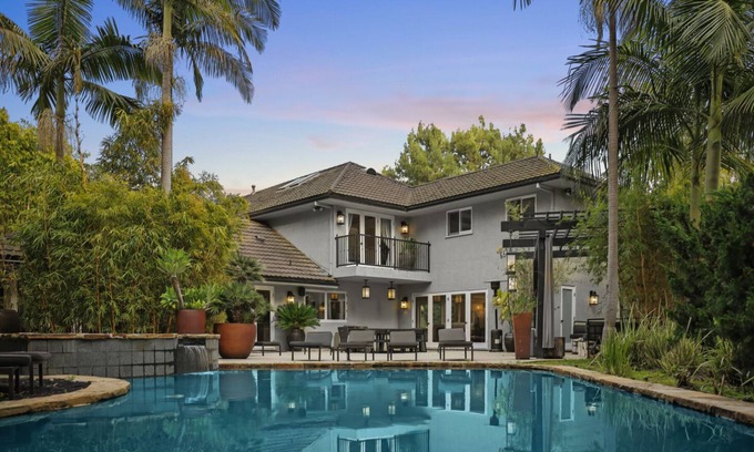 Los Feliz Casa | Hobart - Luxury Los Angeles Villa w/ Pool + Spa