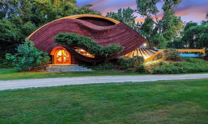 Sanger Casa | Hobbit House at Collins Creek