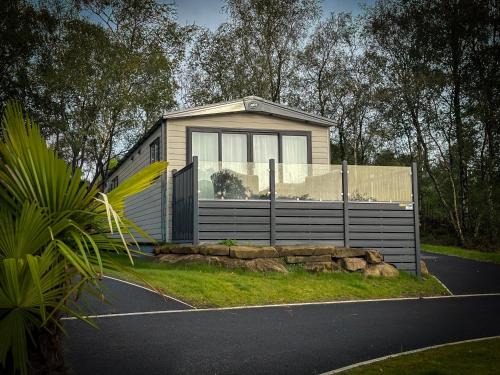Longridge Cabina | Hobbit - House Of The Owl - Luxury Lodge