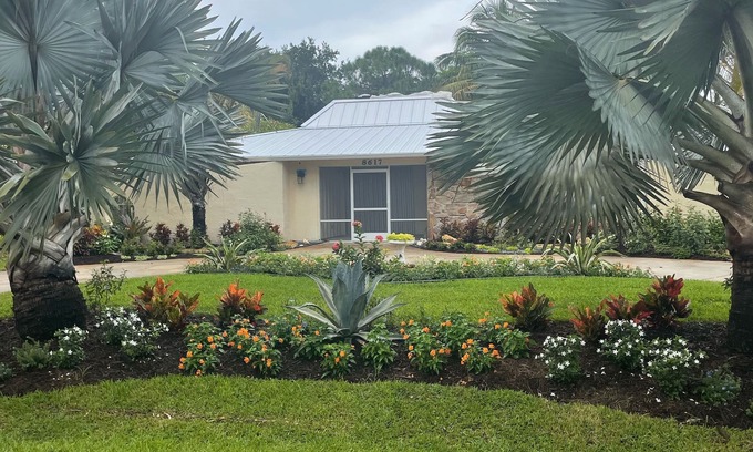Hobe Sound Casa | Hobe sound 8 minutes away from the beach! Walk into Jonathan Dickinson park!