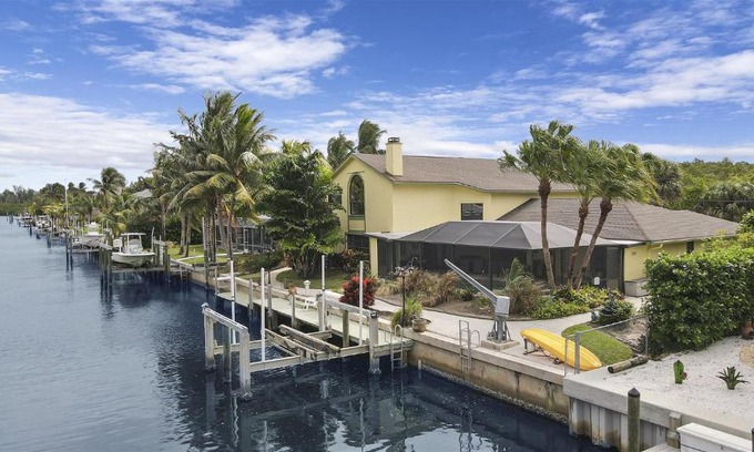 Hobe Sound Casa | Hobe Sound 9245 Treasure Coast Waterfront Vacation Rental by Unique Vaca Stay