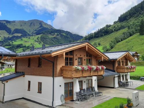 Rauris Apartamento | Hochalmbahnen Chalets Rauris 1-10 WE1, Maislaufeldweg 1j EG