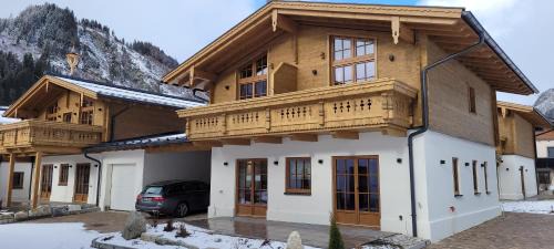 Rauris Apartamento | Hochalmbahnen Chalets Rauris 1-17 WE2, Maislaufeldweg 1q OG