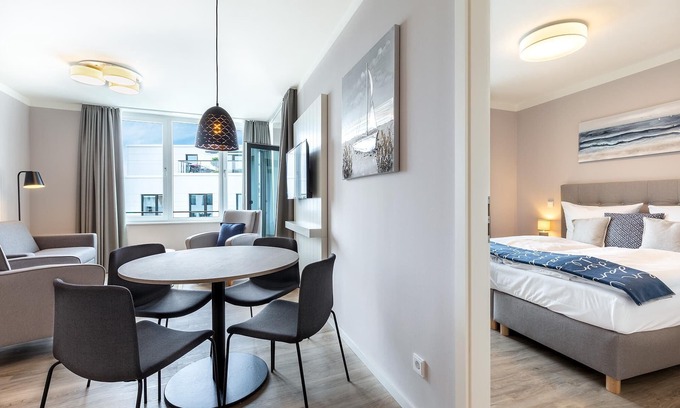 Alt-Travemunde/Ronnau Apartamento | Hochwertiges Apartment in Ostseenähe mit Sonniger Loggia und Hauseigenem SPA