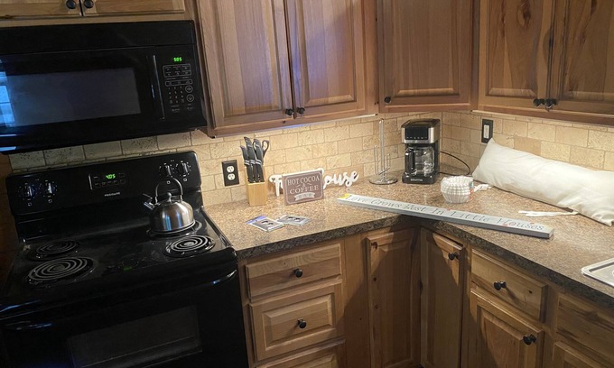 Logan Cabina | Hocking Hideaway- the perfect tiny home in Hocking Hills!