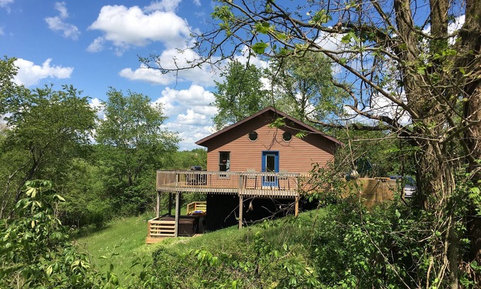 McArthur Cabina | Hocking Hills Chubby Frog Cabin: Game Room, Hot Tub, Fire Pit & Private Hiking!