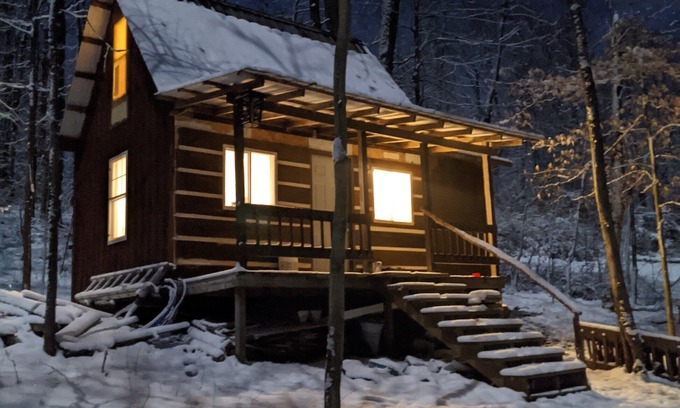 McArthur Cabina | Hocking Hills,Cozy Secluded Cabin,Minutes to Caves/WiFi/Pet Friendly!