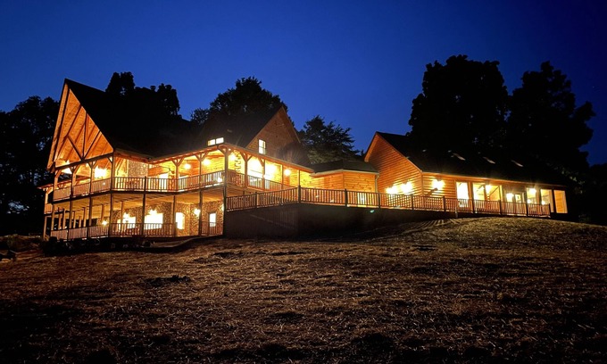 Logan Cabina | Hocking Hills Laikyns Lodge with Indoor pool- Great View!