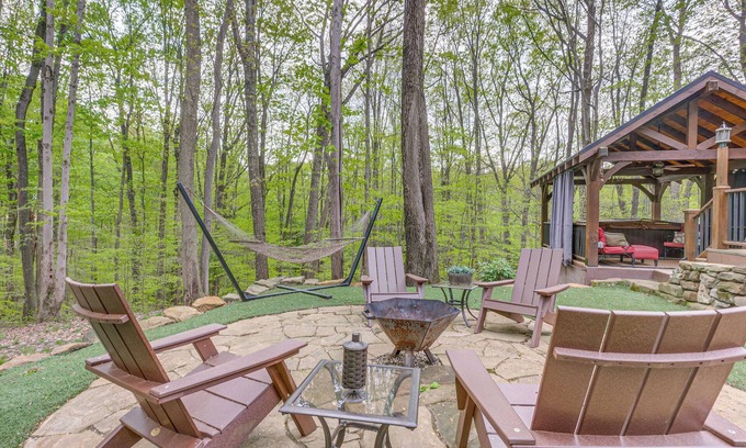 Laurelville Cabina | Hocking Hills 'Social Distance Cabin' w/ Hot Tub