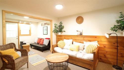 Campton Casa | Hodgeman Hill 63 E