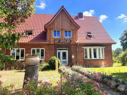 Bergenhusen Apartamento | Hof Appelbue - Urlaub in zwei Ferienwohnungen im Storchendorf Bergenhusen