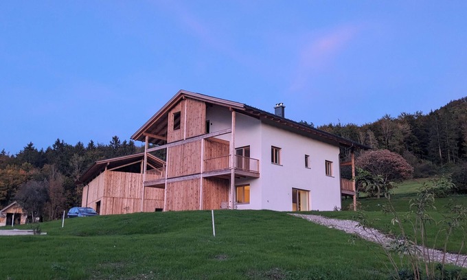 Hallwang Apartamento | Hofstatt Salzburg - Neue Ferienwohnung im Grünen am Stadtrand von Salzburg