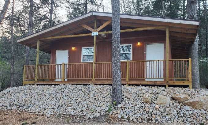 Eminence Cabaña | Hogan's Hideout Cozy Cottage #6