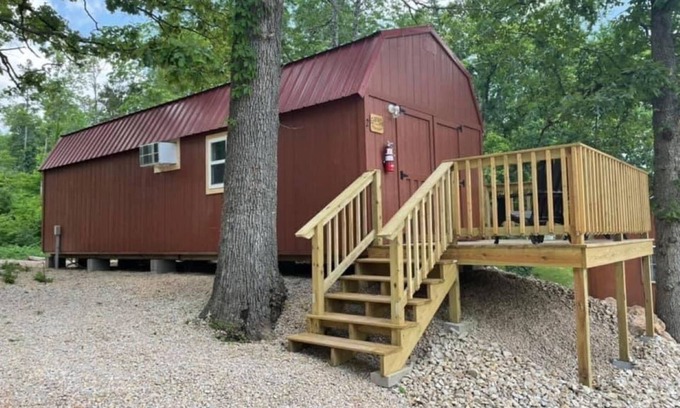 Eminence Cabina | Hogan's Hideout Garage Apartment, cozy, private Cabin