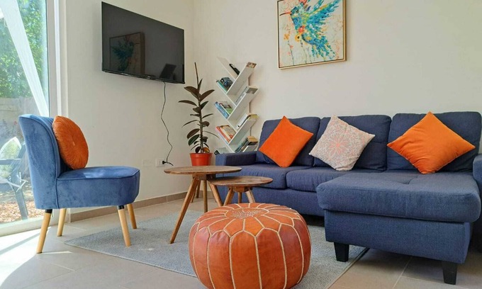 Casablanca Casa | Hogar Entre Viñas: 2D2B Casa nueva con estacionamiento gratuito.