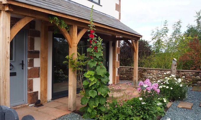 Carlisle Cabaña | Hoglet Cottage with Hot Tub, Dalston, Carlisle, Lakes, Hadrian's Wall, Lake Dist