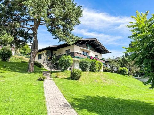 Bruck an der Grossglocknerstrasse Casa | Holiday Home Riki by Interhome