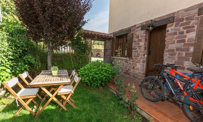 Fresneda de la Tiron Casa | Casa de vacaciones "Casa Rural Fresneda" con vistas a la montaña y jardín