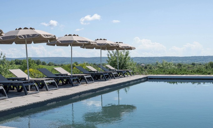 Saint-Sauveur-de-Cruzieres Casa | Casa de vacaciones 'Gîte Figuier Au Mas Dujau' con vistas a la montaña, piscina compartida y Wi-Fi